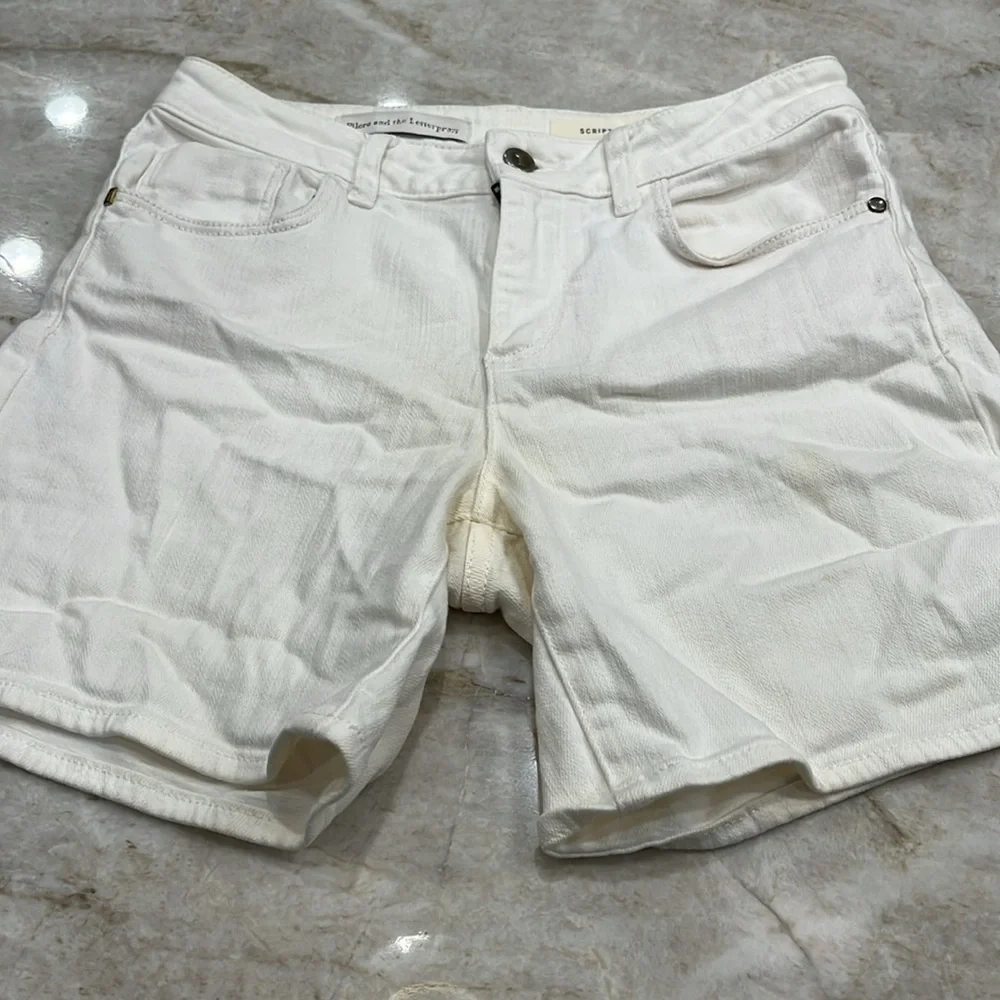 White Pilcro Script Micro Jean Shorts |‎ Size 27 Waist | Excellent Condition - Picture 4 of 12